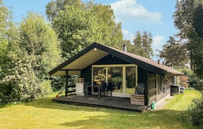 Outdoor dining - Lovely home in Jægerspris with WiFi (Jægerspris)