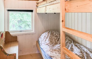 2 bedrooms, travel crib, free WiFi - Lovely home in Jægerspris with WiFi (Jægerspris)