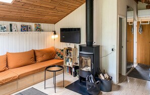 TV, fireplace - Lovely home in Jægerspris with WiFi (Jægerspris)