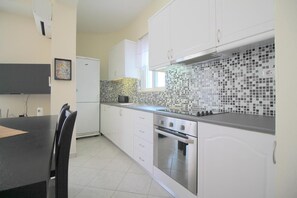 Standard Apartment | Private kitchen - Saranda Point Apartments (Saranda)
