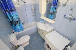 Kostenlose Toilettenartikel, Handtücher, Seife, Shampoo