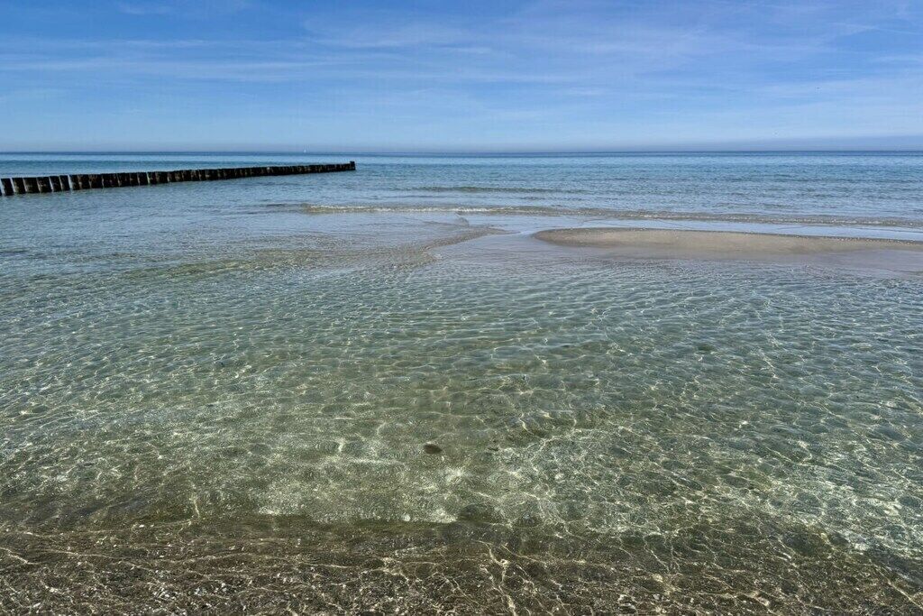 På stranden