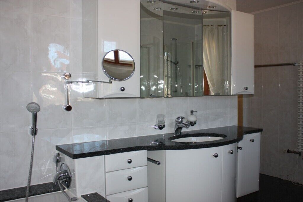Douche, sèche-cheveux, bidet