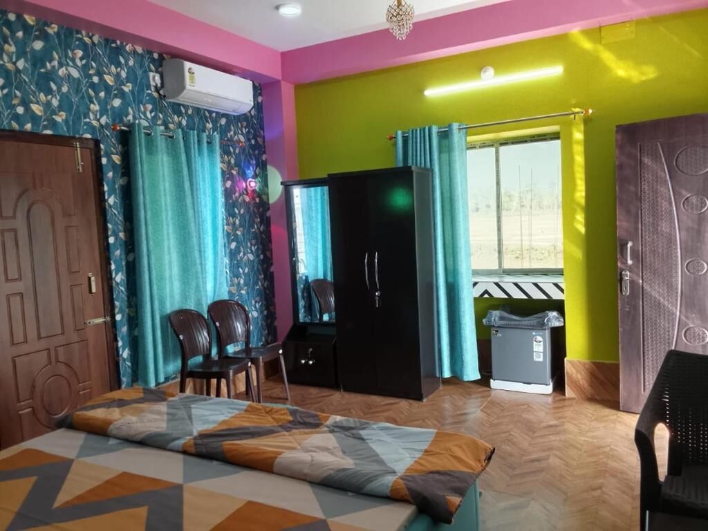 Blackout curtains, free WiFi