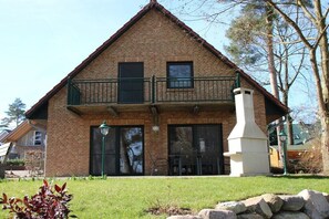 Exterior - Holiday home in Röbel with swimming pool (Röbel)