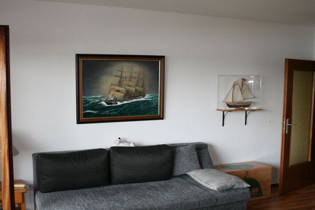 TV connectée, livres, chaîne hi-fi