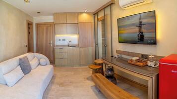 Senior Room | Living area