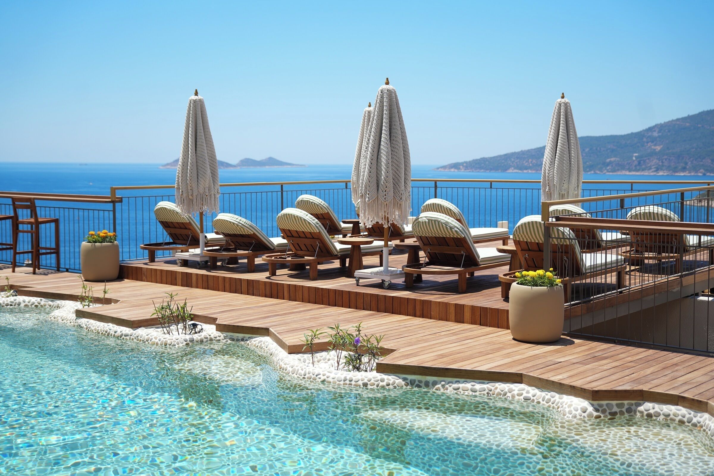 2 outdoor pools