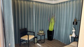 Phòng đôi Junior | Khu phòng khách | Sàn nhà có sưởi 