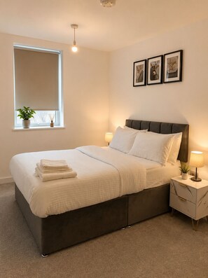 2 bedrooms, iron/ironing board, free WiFi, bed sheets - Luxury 2-Bed/Bath Apartment in Birmingham City Centre, can accommodate 6 people. (Birmingham)
