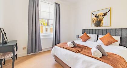 Five-bedroom Victorian townhouse in central Norwich, built for contractor teams. 8 separate beds, 5 bedrooms, 2 off-street parking spaces big enough for vans. 2 great ale pubs across the road. House next door also ours for bigger teams.