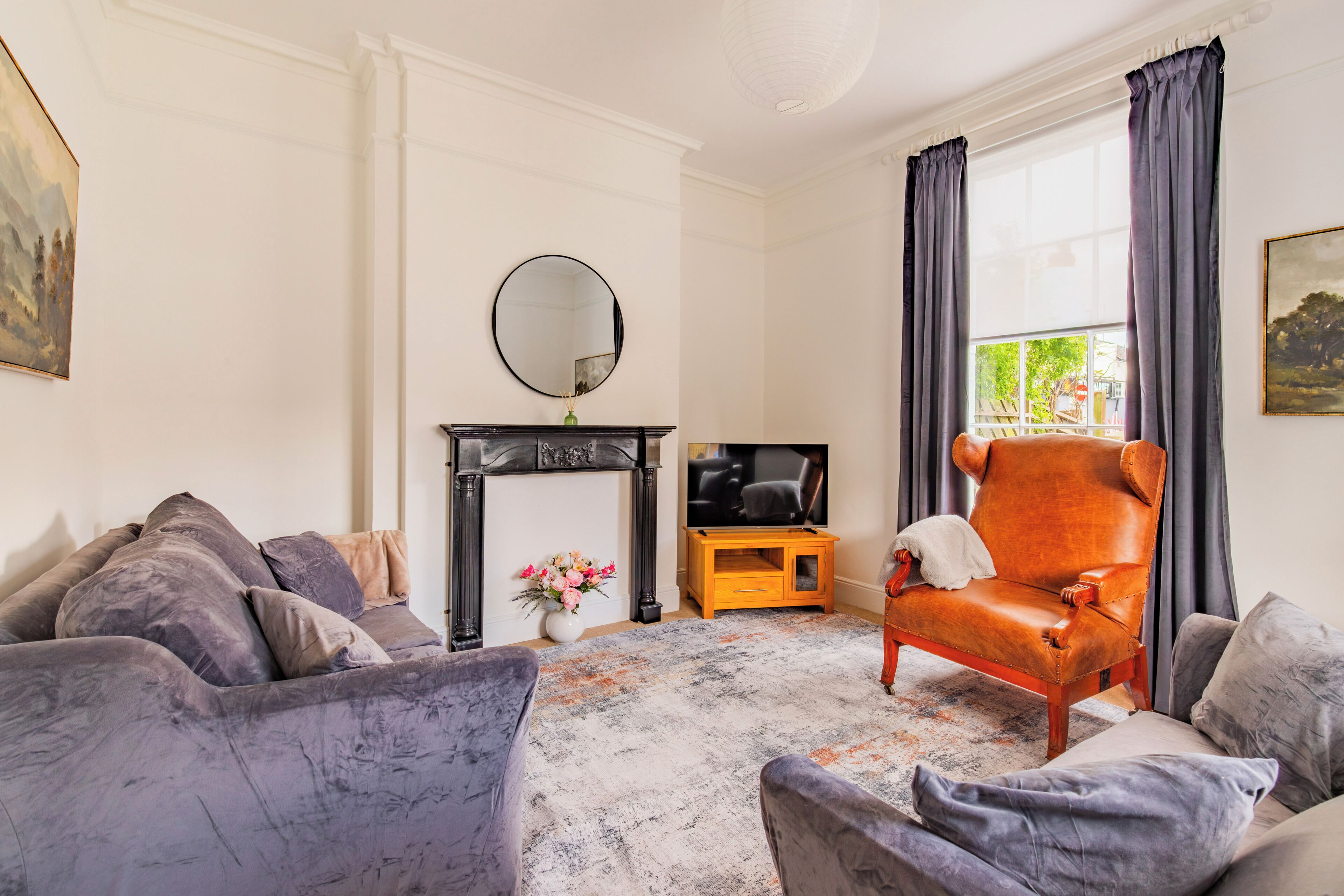 Five-bedroom Victorian Townhouse In Central Norwich, Built For Contractor Teams. 8 Separate Beds, 5 Bedrooms, 2 Off-street Parking Spaces Big Enough For Vans. 2 Great Ale Pubs Across The Road. House Next Door Also Ours For Bigger Teams. - Norwich