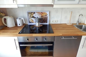 Kühlschrank, Ofen, Herdplatte, Geschirrspüler