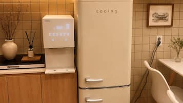 Fridge, microwave, espresso maker, coffee/tea maker