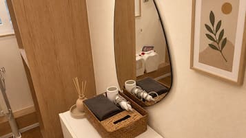 Suite Standard | Minibar, coffres-forts dans les chambres, bureau