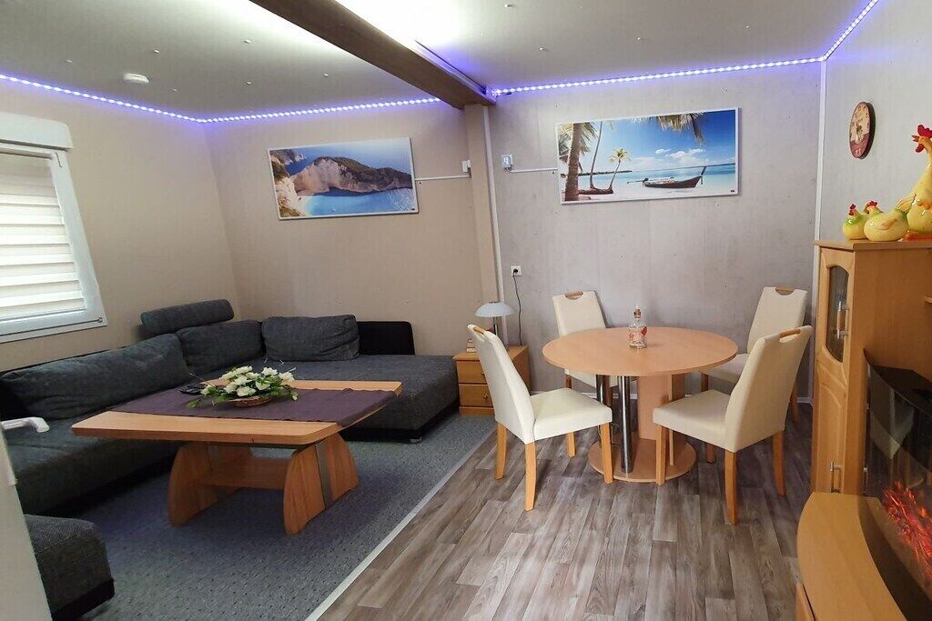 Smart TV, fireplace, DVD player, table tennis