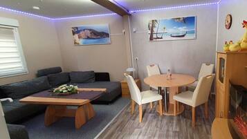 Smart TV, fireplace, DVD player, table tennis