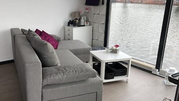 Smart-TV, Kamin, DVD-Player, Stereoanlage