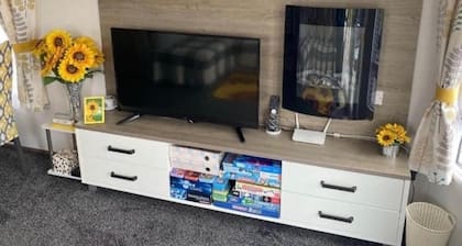 Sunflower Lodge Luxury Pet Free Holiday Caravan