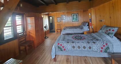 Private Hillside Retreat near Peace Pagoda. Views, terrace and garden office.
