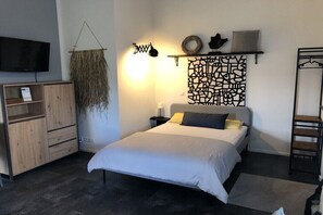 Free WiFi, bed sheets