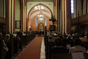 A church interior with pews, a central aisle, and a high arched ceiling. - Holiday apartment with 1 bedroom (Röbel \/ Müritz)