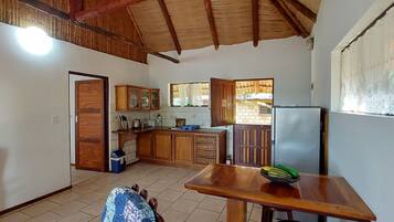 Full-size fridge, microwave, oven, cookware/dishes/utensils