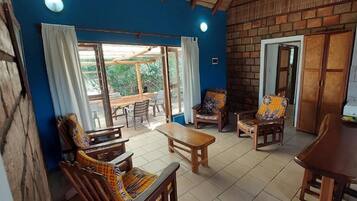 Deluxe Chalet, Patio, Ocean View | Interior