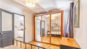 1 bedroom, Internet, bed sheets - Charming 1BDR/2P flat with a garden (Marseille)