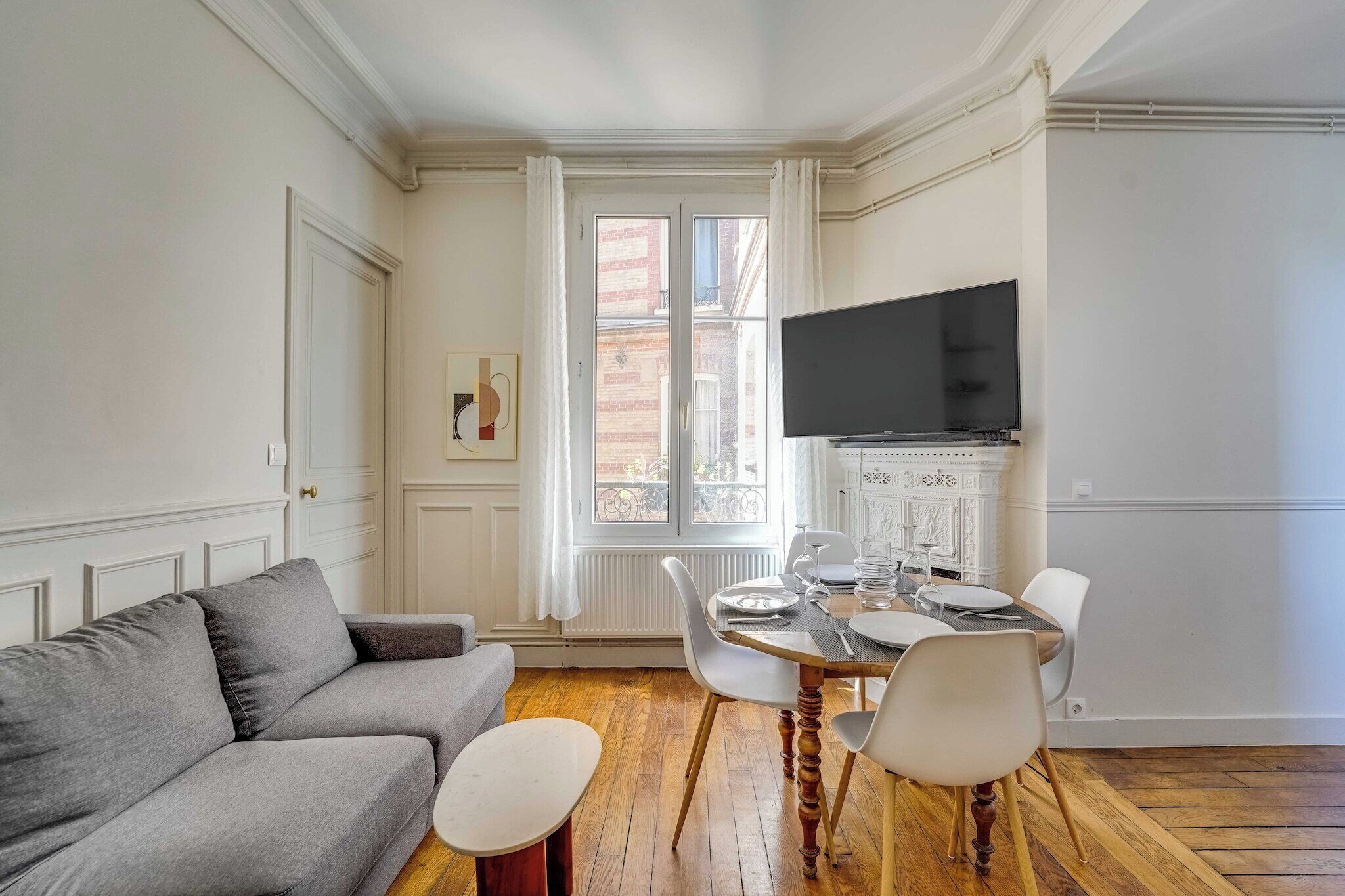 Smart TV, fireplace, stereo, offices
