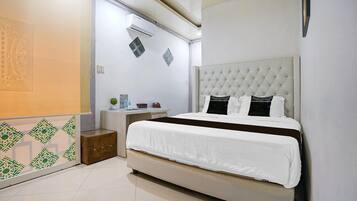 Desk, free WiFi, bed sheets
