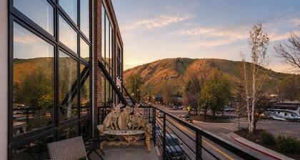 RMR: The Town Square Loft Condo in Downtown Jackson