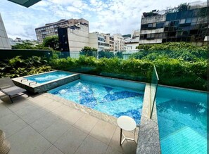 Piscina all'aperto, una piscina riscaldata