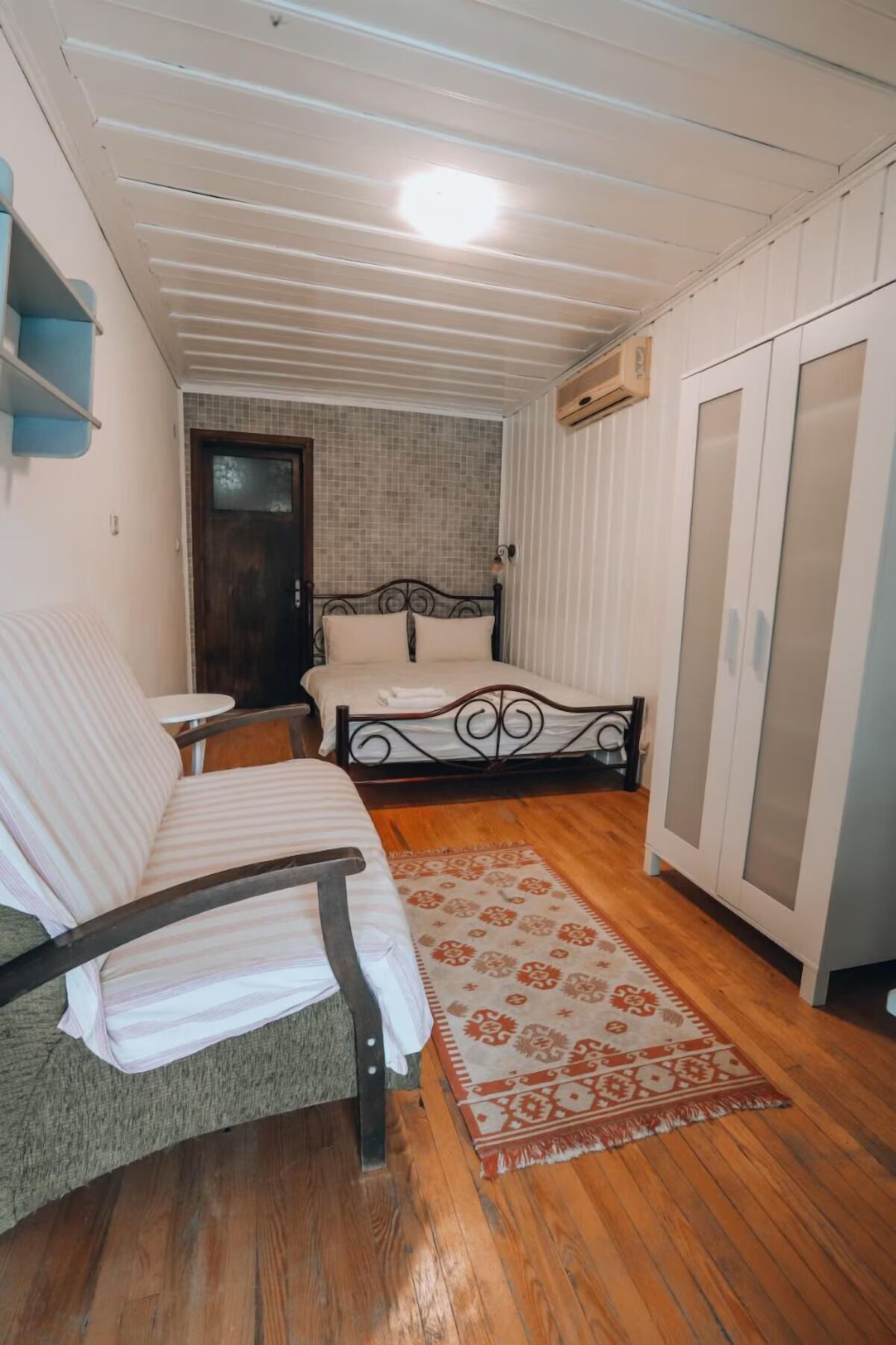Desk, laptop workspace, free WiFi, bed sheets
