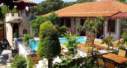 Akropolis Hotel