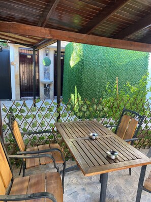 Outdoor dining - Akropolis Hotel  (İzmir)
