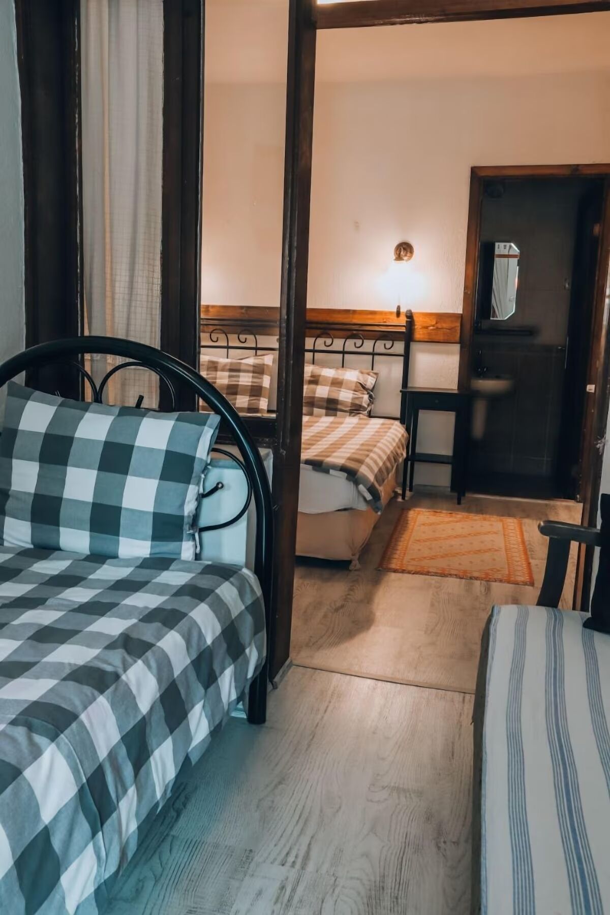 Desk, laptop workspace, free WiFi, bed sheets