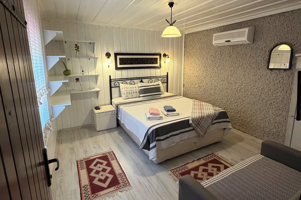 Standard Double Room, Courtyard View | Premium bedding, desk, laptop workspace, free WiFi