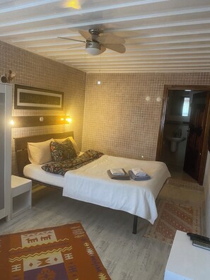 Comfort Double Room, Balcony, Garden View | Desk, laptop workspace, free WiFi - Akropolis Hotel  (İzmir)