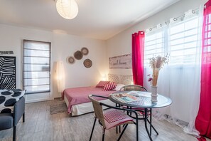 Iron/ironing board, WiFi, bed sheets