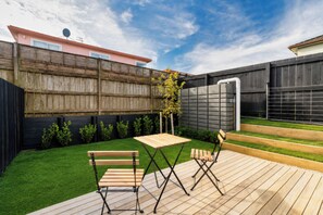 Outdoor dining - Waipuna Wish | New 3-Bed Townhouse | Spacious Home (Mount Wellington)