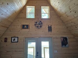 Interior - Tatanka 3 bedroom cabin in the pines at Dakota Dream B&B in Custer, SD (Custer)