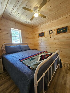 3 slaapkamers, een strijkplank/strijkijzer, wifi, beddengoed