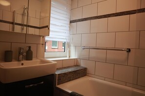 Bathroom - Vrbo Property (Lüneburg)