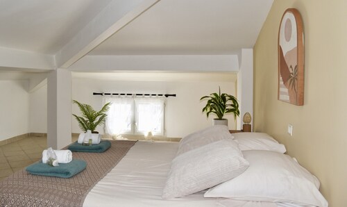 Seafront Palatino Apartment for 8
