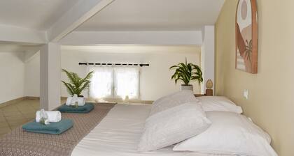Seafront Palatino Apartment for 8