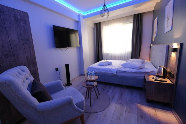 Desk, free WiFi - Luna Suites Hotel (Eskişehir)
