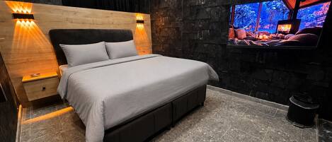 City Apartment, 1 Queen Bed with Sofa bed | Desk, free WiFi