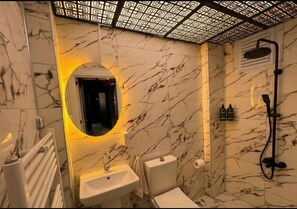 Apartemen Kota, 1 Tempat Tidur Queen dengan tempat tidur Sofa | Kamar mandi | Perlengkapan mandi gratis, pengering rambut, handuk, dan sabun