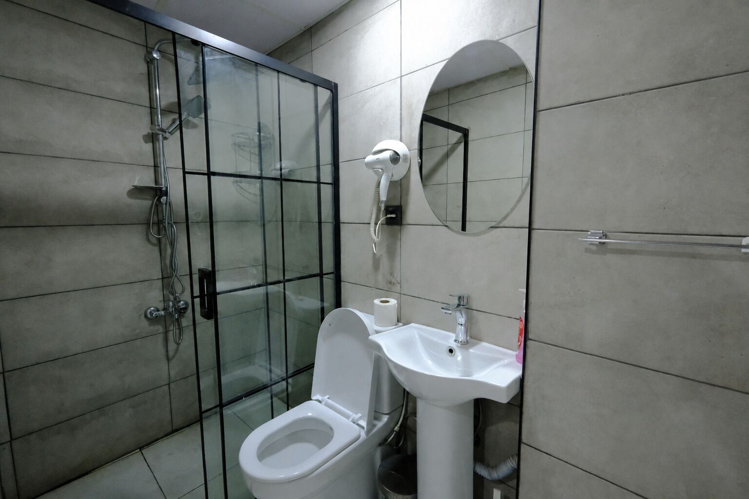 Kostenlose Toilettenartikel, Haartrockner, Handtücher, Seife